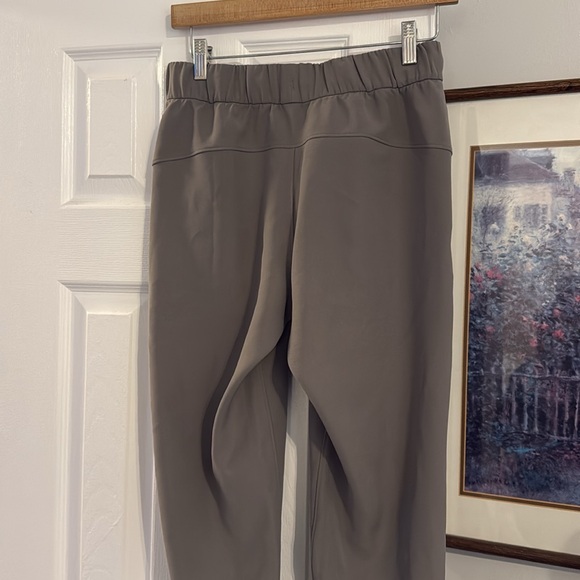 Lululemon - Medium Rise On the Fly Jogger - Stone Gray - Picture 5 of 6